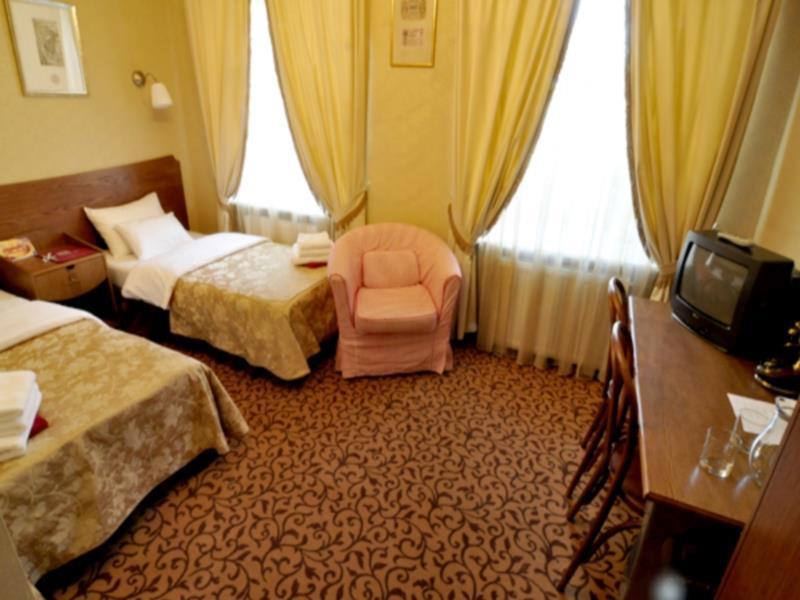 Admiralteyskaya Hotel San Petersburgo Habitación foto